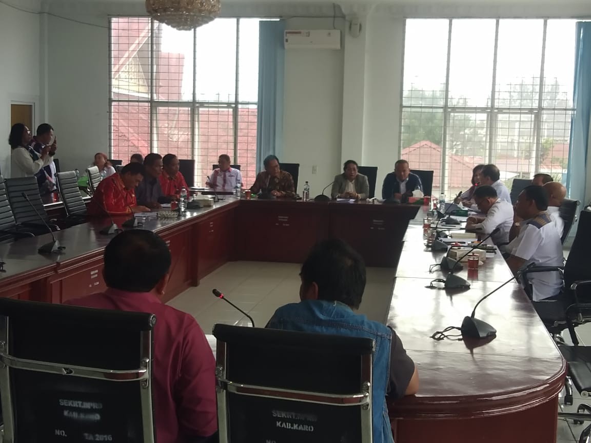 Massa Pengunjuk Rasa Kecewa Atas Jawaban Pemda Karo Terkait Hibah