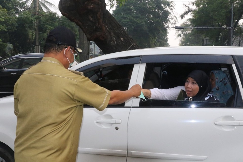 Pemko Medan Bagikan Masker Gratis Kepada Warga