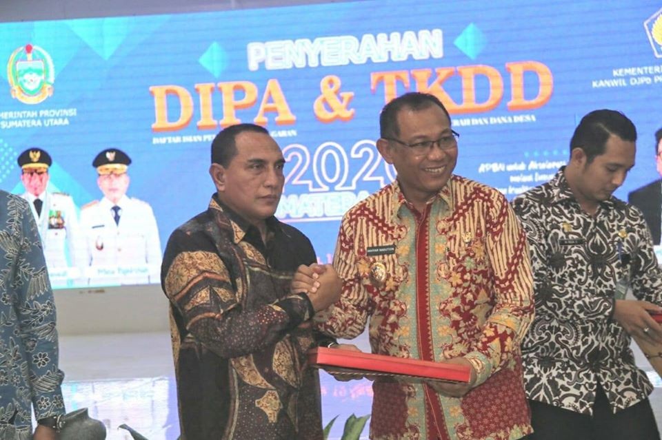 Plt Walikota Medan Terima DIPA dari Gubernur Sumut