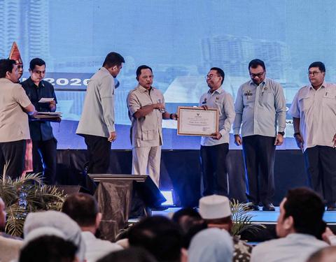 Wujudkan Kepedulian Antar-Daerah, Pemko Medan Terima Penghargaan dari Mendagri