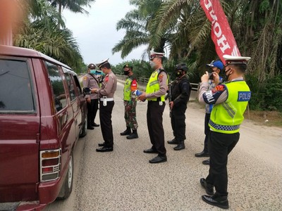 Bersenjata Lengkap, Brimob Polda Sumut Jaga Posko Penyekatan Perbatasan