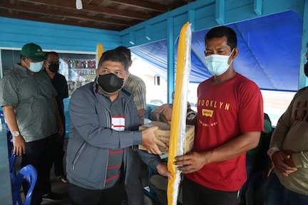Pemkab Anambas Bantu Peralatan Melaut Nelayan dan Beasiswa Pendidikan