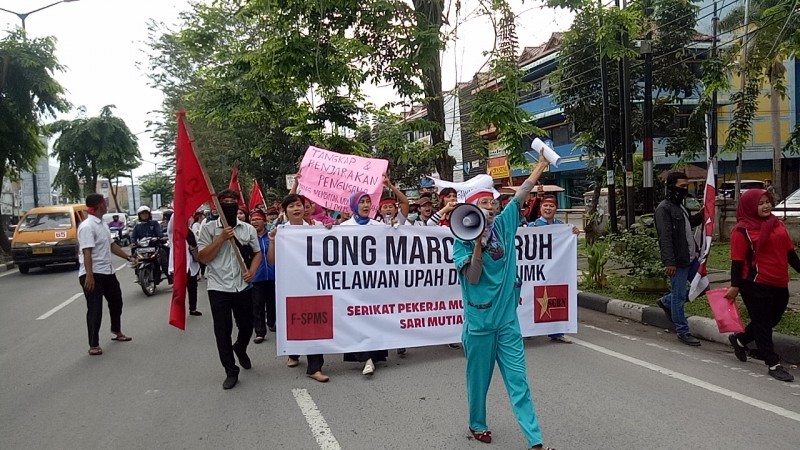 Puluhan Pekerja Rumah Sakit Mutiara Demo di Depan kantor DPD Sumut