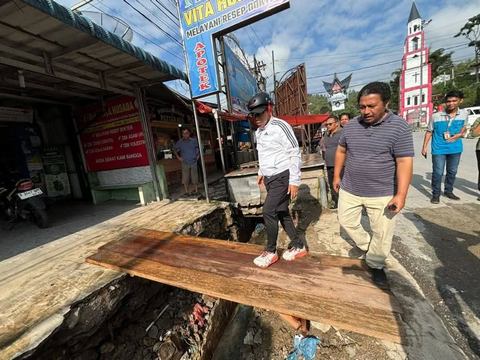 Bupati Tapanuli Utara Tinjau  Optimalisasi Penataan dan Penanganan Kota Tarutung