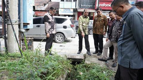 Wabup Toba Tinjau Sejumlah Drainase, Temukan Sejumlah Penyebab Banjir Kota Balige