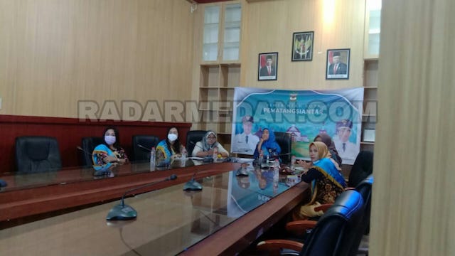 Bunda PAUD Kota dan Bunda PAUD Kecamatan Sekota Pematangsiantar Ikuti Sosialisasi Kemendikbud Riset 