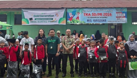 Peringati Hardiknas, Pegadaian Peduli Berikan Tas Sekolah bagi Pelajar di Simalungun