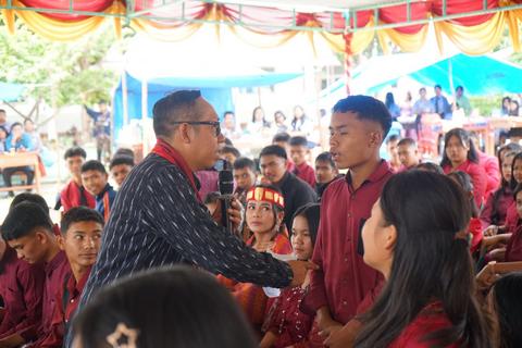 Bupati Taput Ajak Siswa SMAN 1 Pagaran Berpikir Futuristik dan Kuasai Pertanian Modern