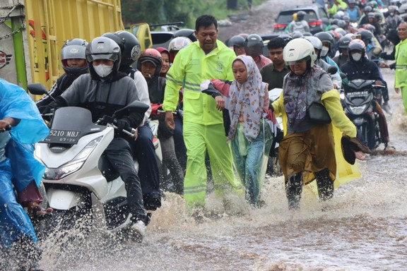 Curah Hujan Tinggi di Berastagi Mengakibatkan Banjir di Jalur Berastagi