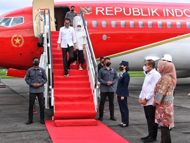 presiden-jokowi-tiba-di-medan_43.jpg