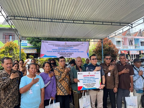 INALUM Serahkan Bantuan Bagi Masyarakat Terdampak Bencana Angin Puting Beliung di Toba