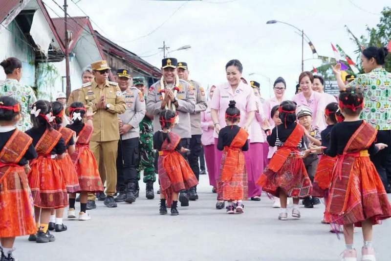 Bupati Taput Sambut Kunjungan Kapolda Sumut Hadiri Revitalisasi TK Kemala Bhayangkari 11 Tarutung
