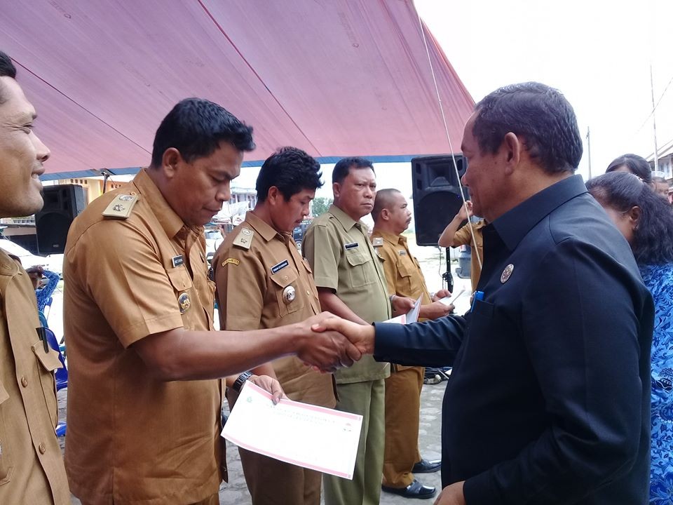 Bupati Samosir serahkan Bantuan LPCI kepada 40 Desa