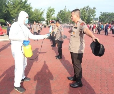 Cegah Corona, Personil Polda Sumut Disemprot Disinfektan