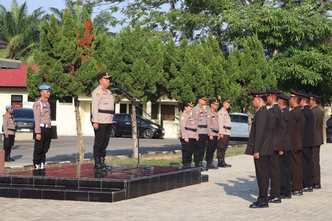 Enam Personel Polres Serdang Bedagai Terima Penghargaan Satya Lencana