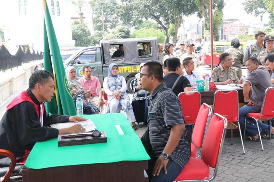 Merokok Ditempat Terlarang, 18 Warga Langsung Sidang Ditempat