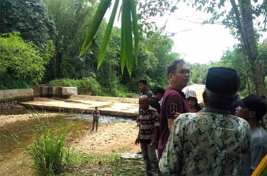 Anggota DPR RI Sihar Sitorus Kunjungi Bendungan Longsor di Tapteng