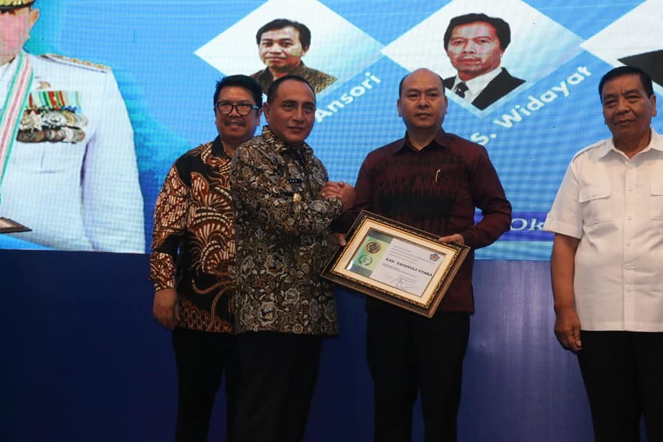 Bupati Taput Terima Penghargaan Juara II SIKP Kanwil Ditjen Perbendaharaan Sumut