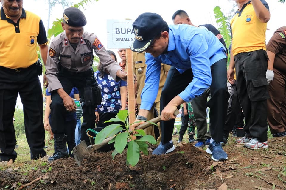 JR Saragih Ajak Aparatur dan Masyarakat Lestarikan Hutan