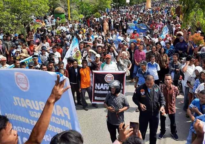 Ribuan Warga Tapteng Aksi Damai Minta Bupati Berantas Narkoba