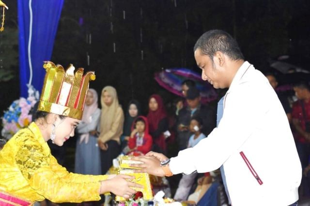 Walau Diguyur Hujan Malam Puncak Festival Pesona Wisata Kabupaten Tapanuli Tengah Meriah