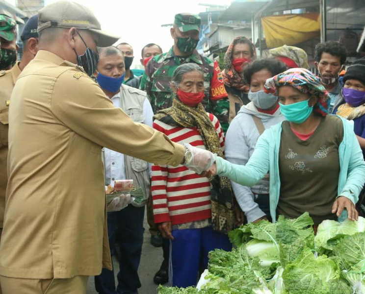 Bupati Taput Tinjau Pasar Siborong-borong, Gerakkan Kembali Perekonomian Masyarakat