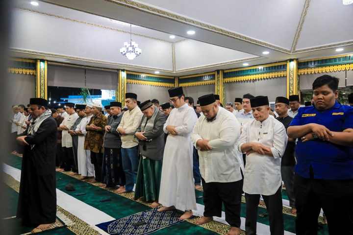 Rico Waas Perkuat Ukhuwah Lewat Tarawih Bersama Warga Medan Selayang