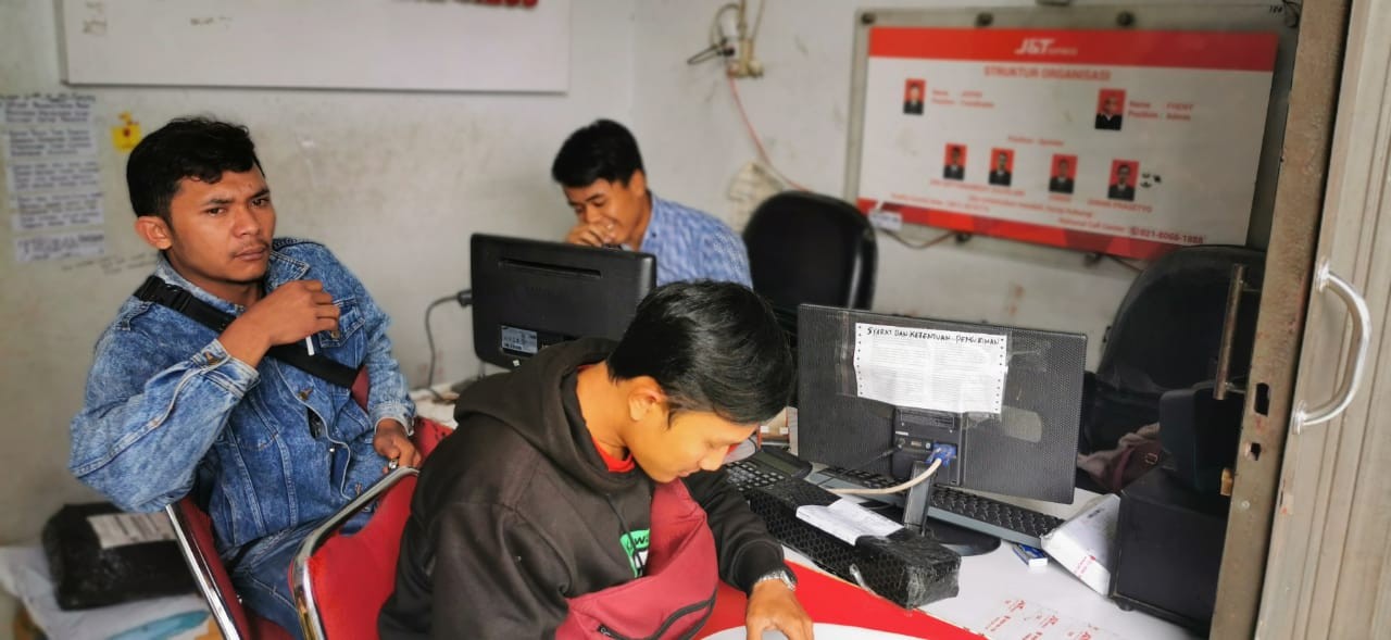 Warga Sesalkan Jasa pengiriman J&T Cabang Berastagi Telantarkan Barang Konsumen Berminggu-minggu 