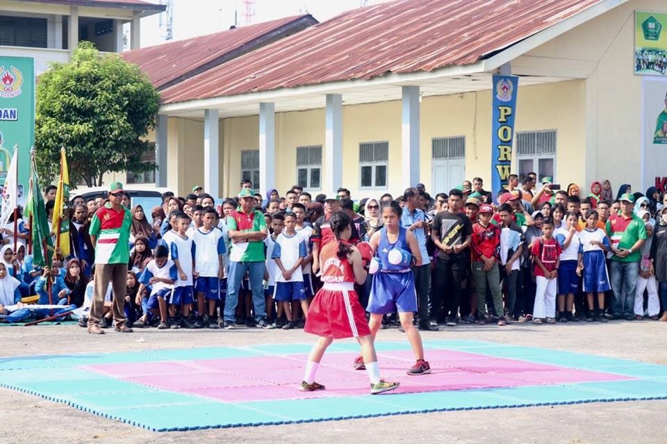 Tinju Wanita Warnai Penutupan Porwil Medan