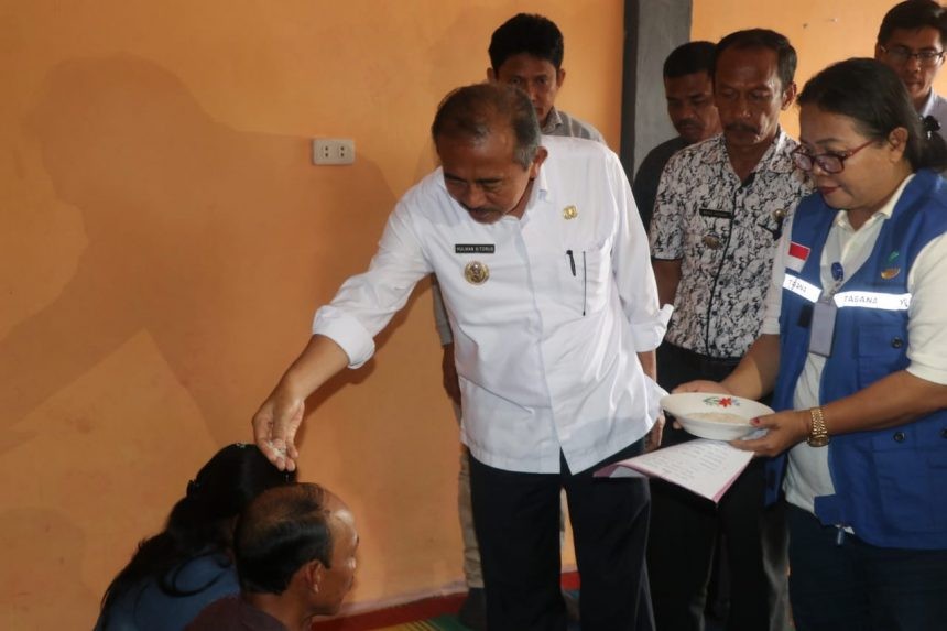 Wakil Bupati Tobasa Berikan Bantuan Korban Bencana Longsor