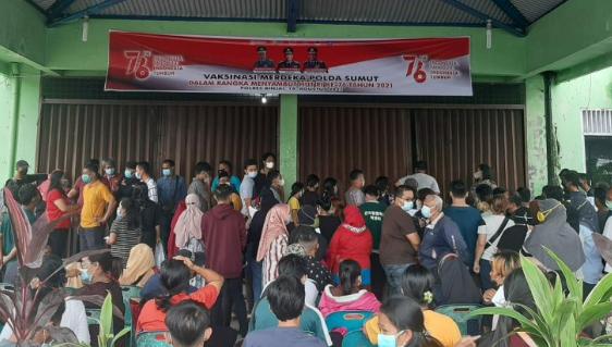 Vaksinasi yang Diselenggarakan Polres Binjai di GOR Alami Kerumunan